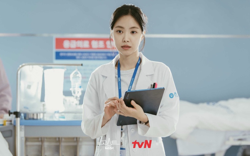 2022韩剧《Ghost Doctor》看点5：Uie、孙娜恩共同主演